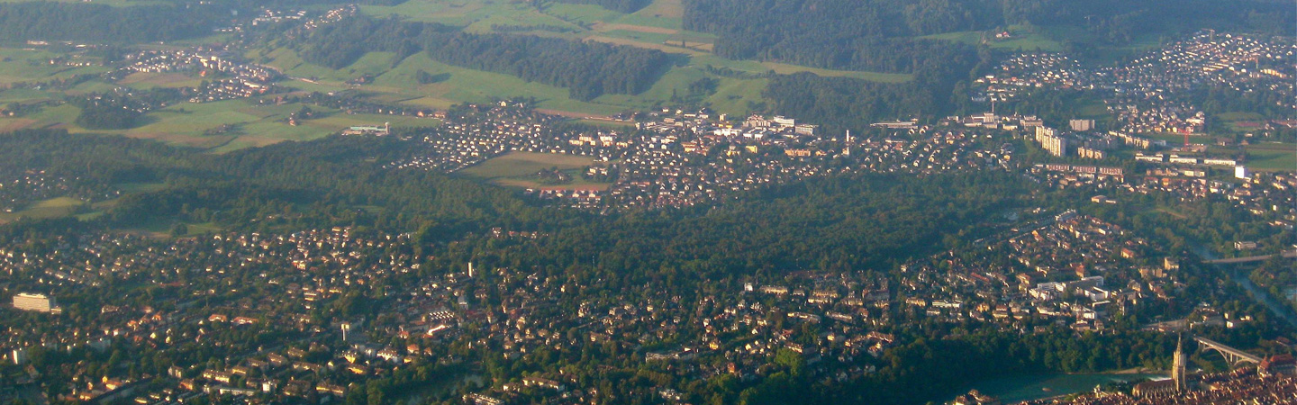 Das Foto zeigt den Ballungsraum Wabern-Kehrsatz mit den südlichen Ausläufern von Bern.